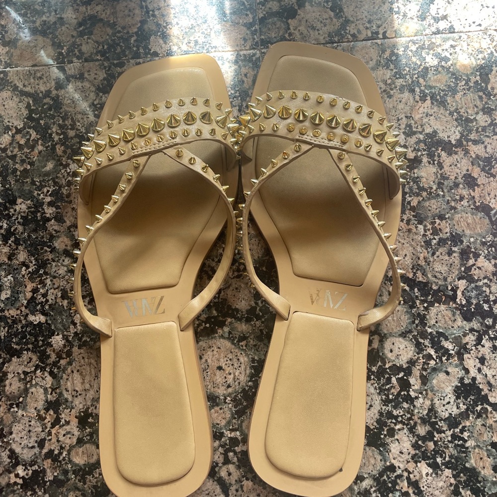 Zara Gold Sandals with Ankle Straps and Open-Toe Design